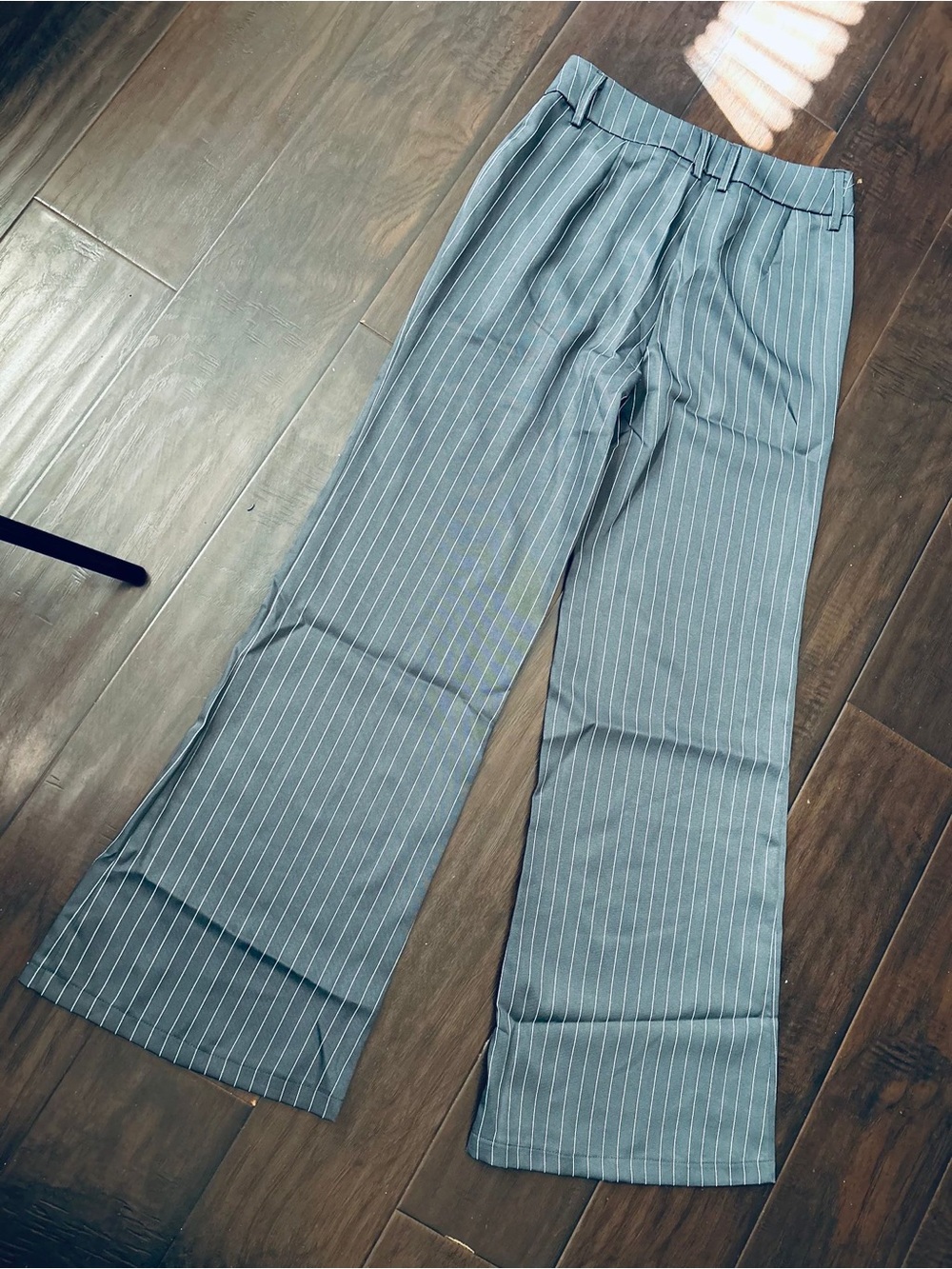 High-Waist Women’s Gray Pinstripe Wide-Leg Trousers Size (M)